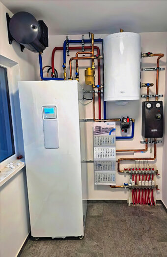 https://gweluphotwater.com.au/uploads/2025/06/electric-hot-water-system-16929.jpg