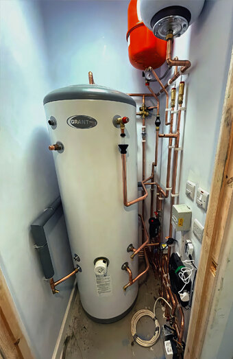 https://gweluphotwater.com.au/uploads/2025/06/gas-hot-water-system-11703.jpg