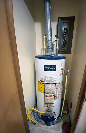 https://gweluphotwater.com.au/uploads/2025/06/gas-hot-water-system-40702.jpg