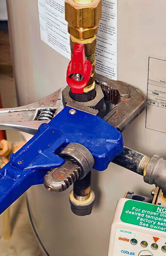 https://gweluphotwater.com.au/uploads/2025/06/hot-water-servicing-15633.jpg